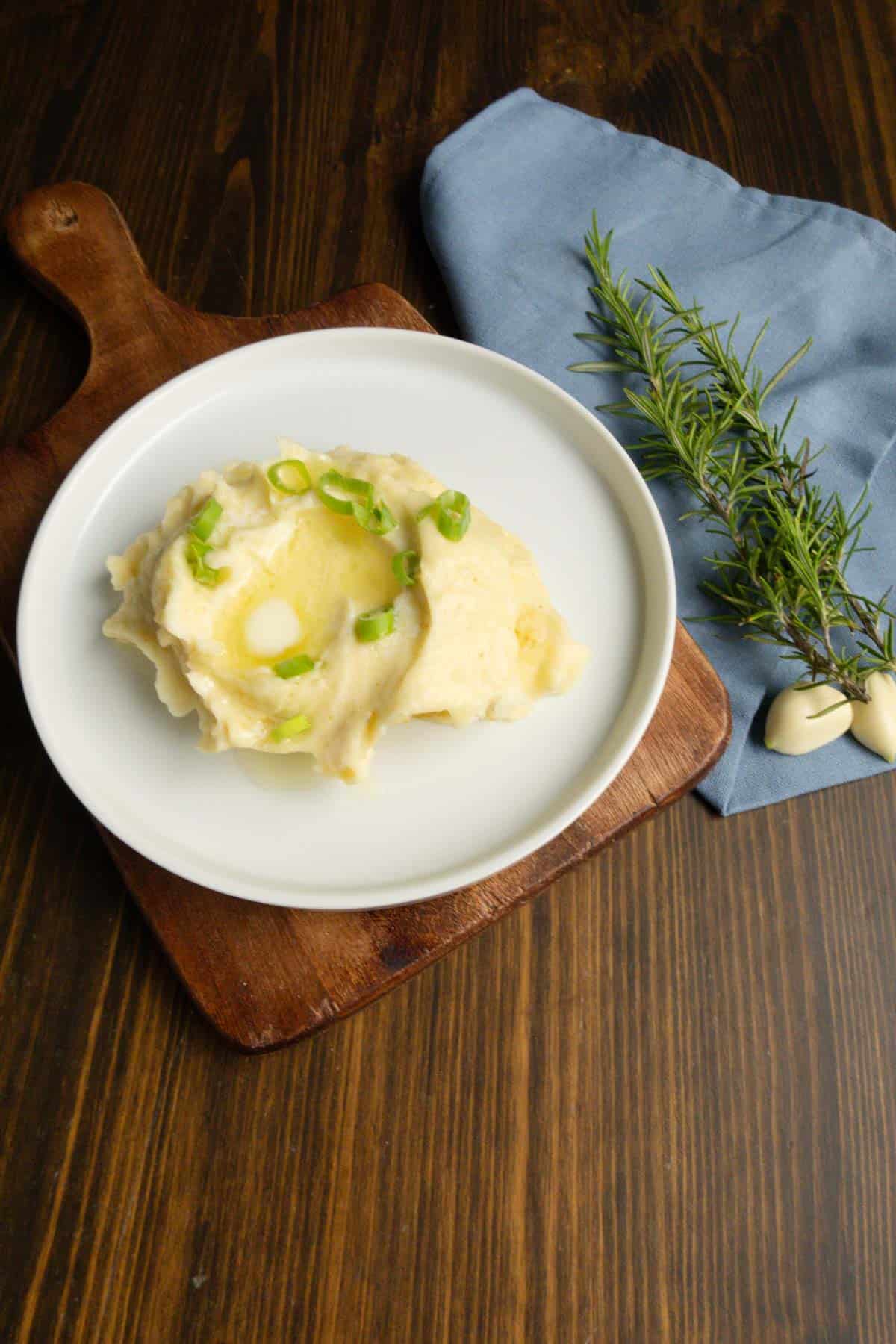 Rosemary garlic mashed potatoes on a plate.
